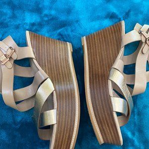 Vince Camuto VP - Beamer Leather Side Buckle Women's Sz. 9 1/2 B Sandal.